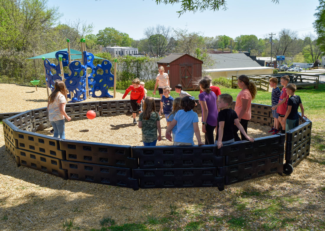 Picture of kids in gaga pit with surface